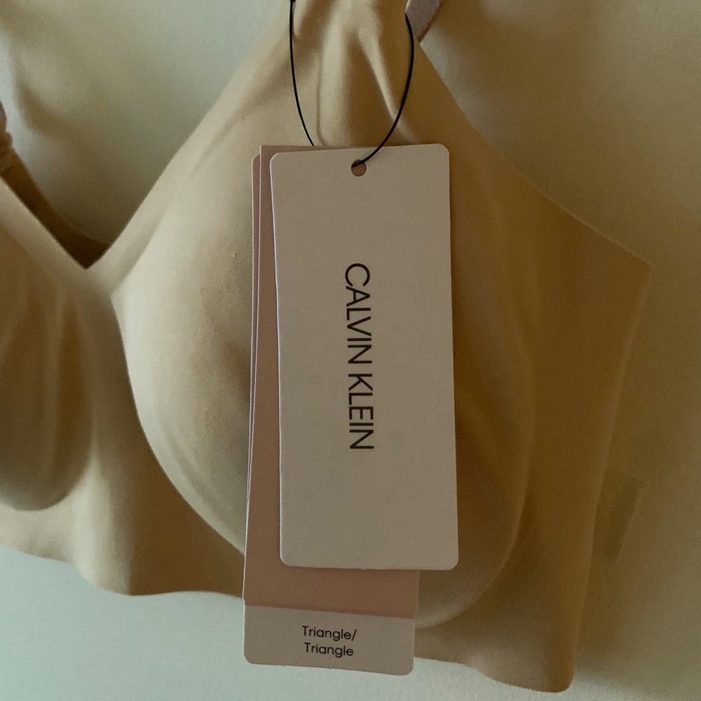 🤎 Invisibles Convertible Bra, Size S